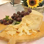 Il Castelluccio Country Restaurant & בית חווה *