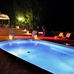 בית חווה Il Castelluccio Country Restaurant & *