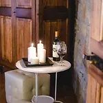 בית חווה Il Castelluccio Country Restaurant & *