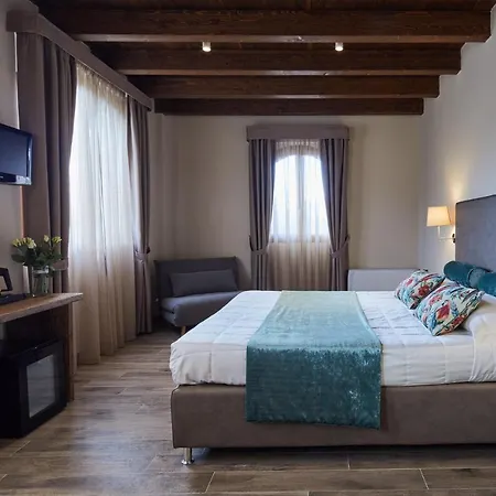 Il Castelluccio Country Restaurant & *