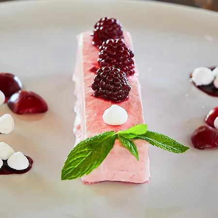 Il Castelluccio Country Restaurant & *
