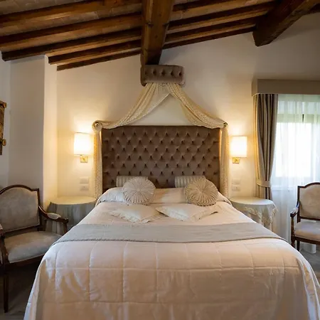 Il Castelluccio Country Restaurant & Feriegård *