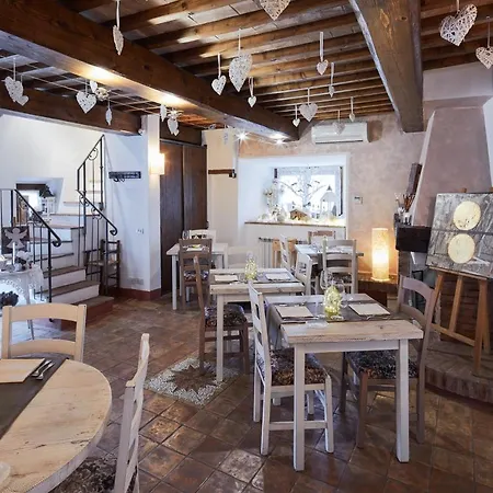 Gospodarstwo agroturystyczne Il Castelluccio Country Restaurant & *