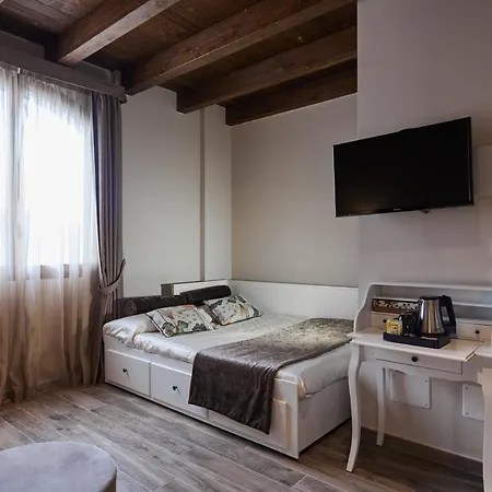 Il Castelluccio Country Restaurant & *